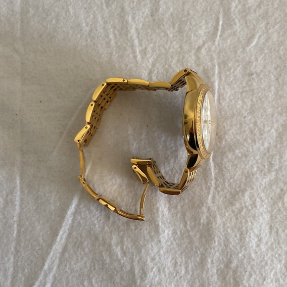 GV2 by Gevril Astor Chronograph Womens Diamond Swiss Quartz Gold Watch - Picture 9 of 15